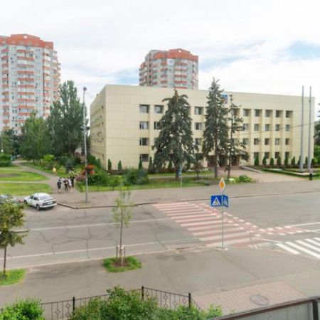 Затишна 2К Квартира З Усім Необхідним Для Життя Поряд З Метро Дарниця キエフ エクステリア 写真